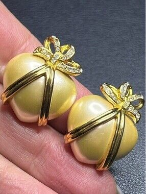 B6025 MONET Heart Bow Clip-On Earrings 1" Faux Pearl Rhinestone Gold Tone